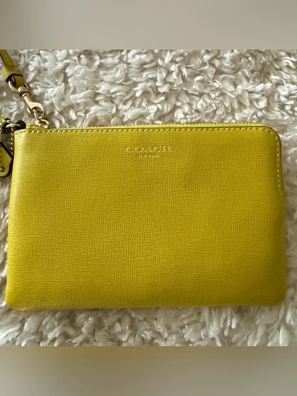 Coach Corner Zip Wristlet Summer Chartreuse Cross Grain Leather w. FREE dust bag